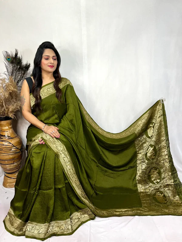 Dola Silk Golden Zari Border Saree - Green